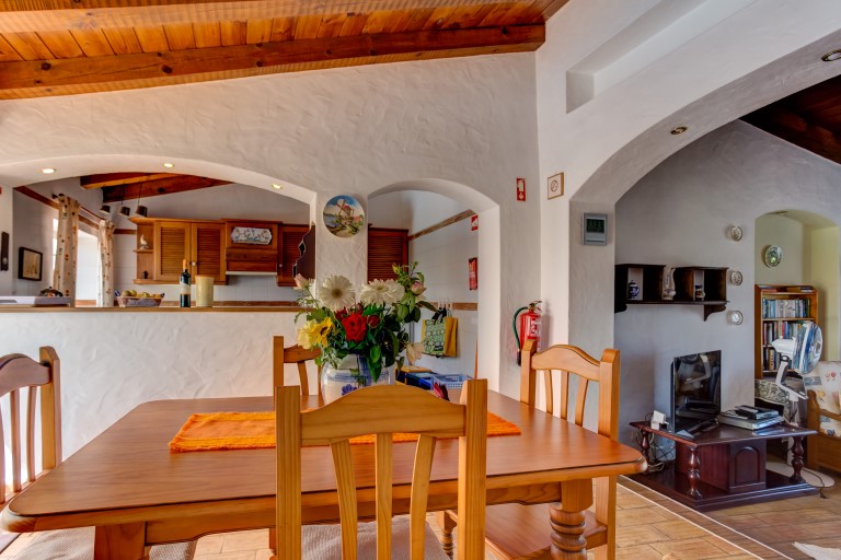 Jacaranda dining area