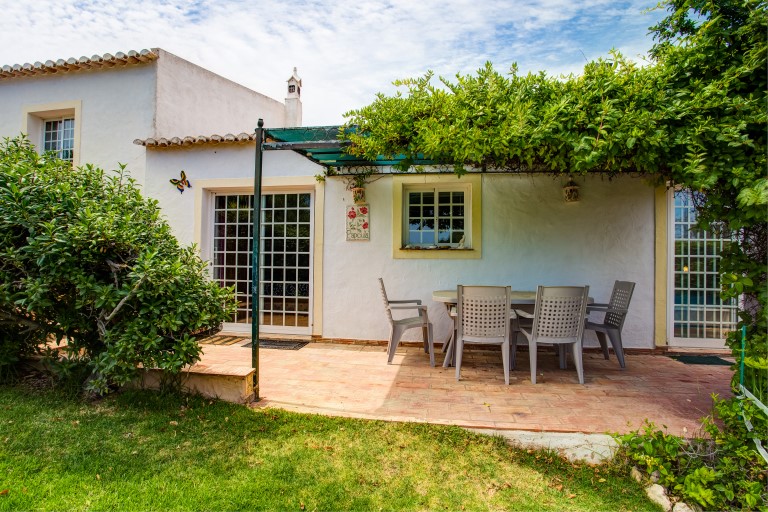 Papoula front terrace