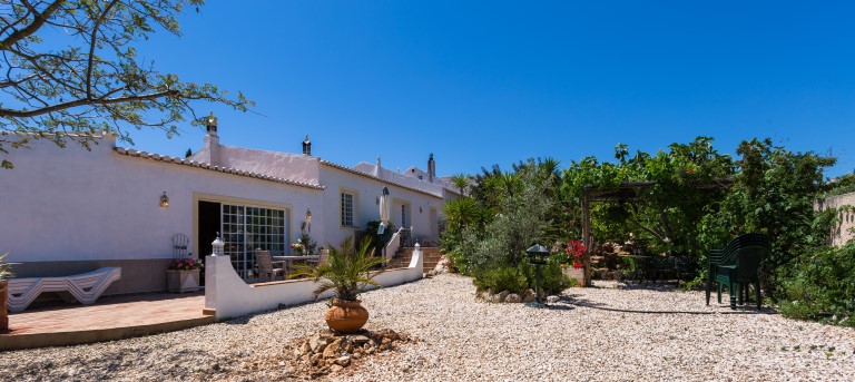 Papoula rear entrance